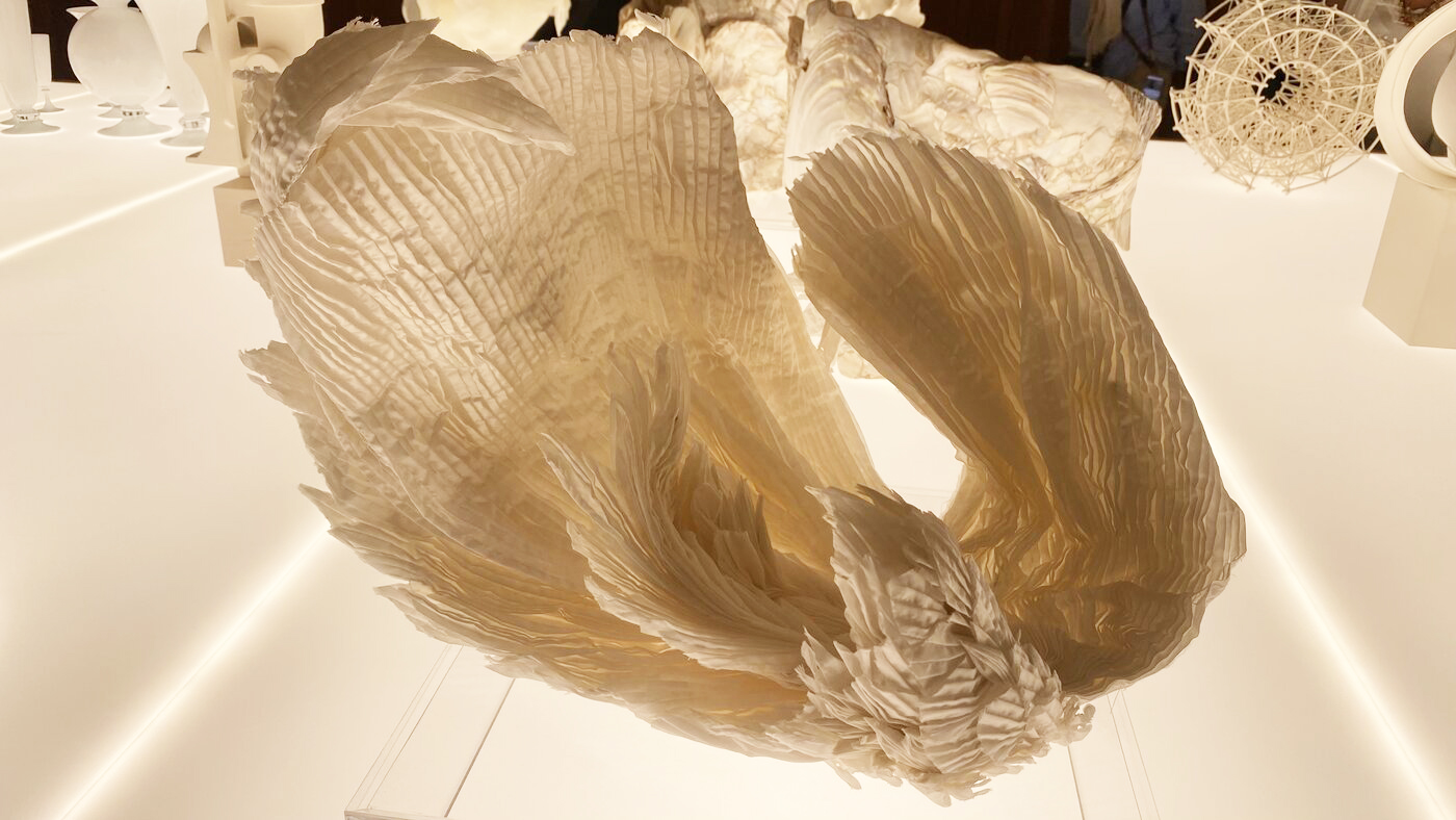 Piezas de la sala A Feast of Light, donde todo es blanco, Homo Faber 2026