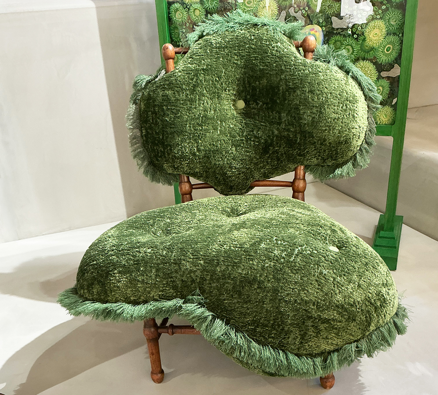 Hi!breed Chair, silla de Charlotte Kingsnorth tapizada con textil que imita musgo, Homo Faber 2026